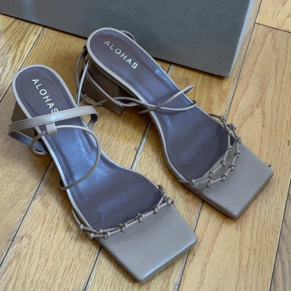 ALOHAS juniper Sandal in Camel, EU: Size 38